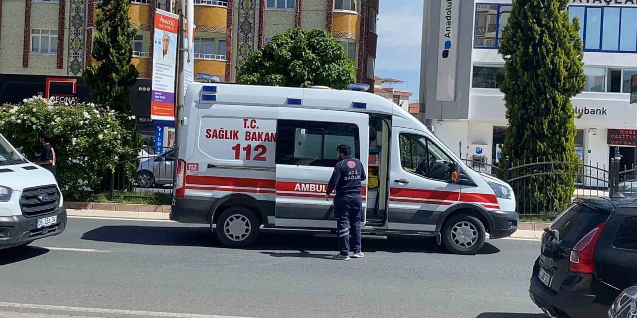 Elazığ’da yolun karşısına geçmek isteyen yayaya araç çarptı: 1 yaralı