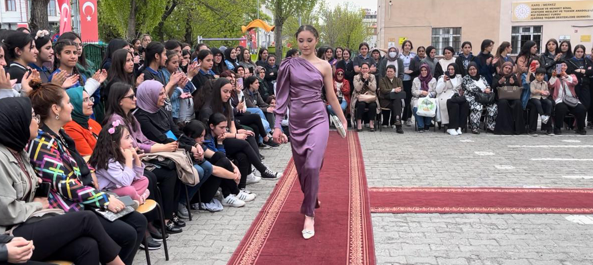 Kars'ta moda rüzgarları esti