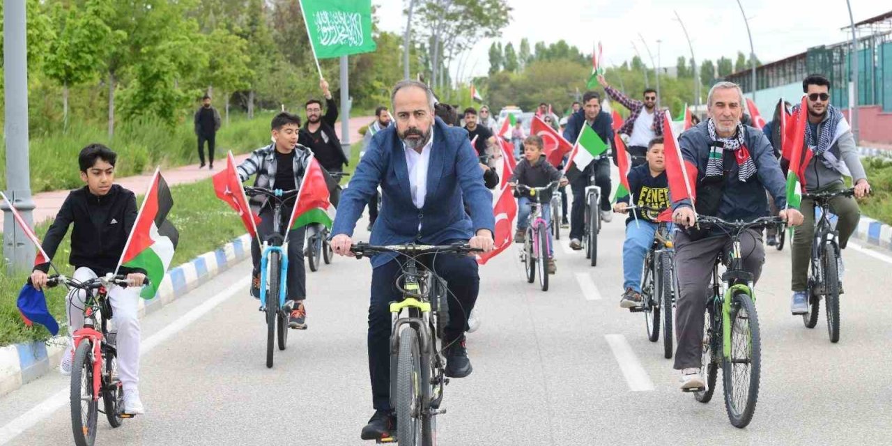 Van YYÜ öğrencileri Gazze’ye destek protestolarını sürdürüyor