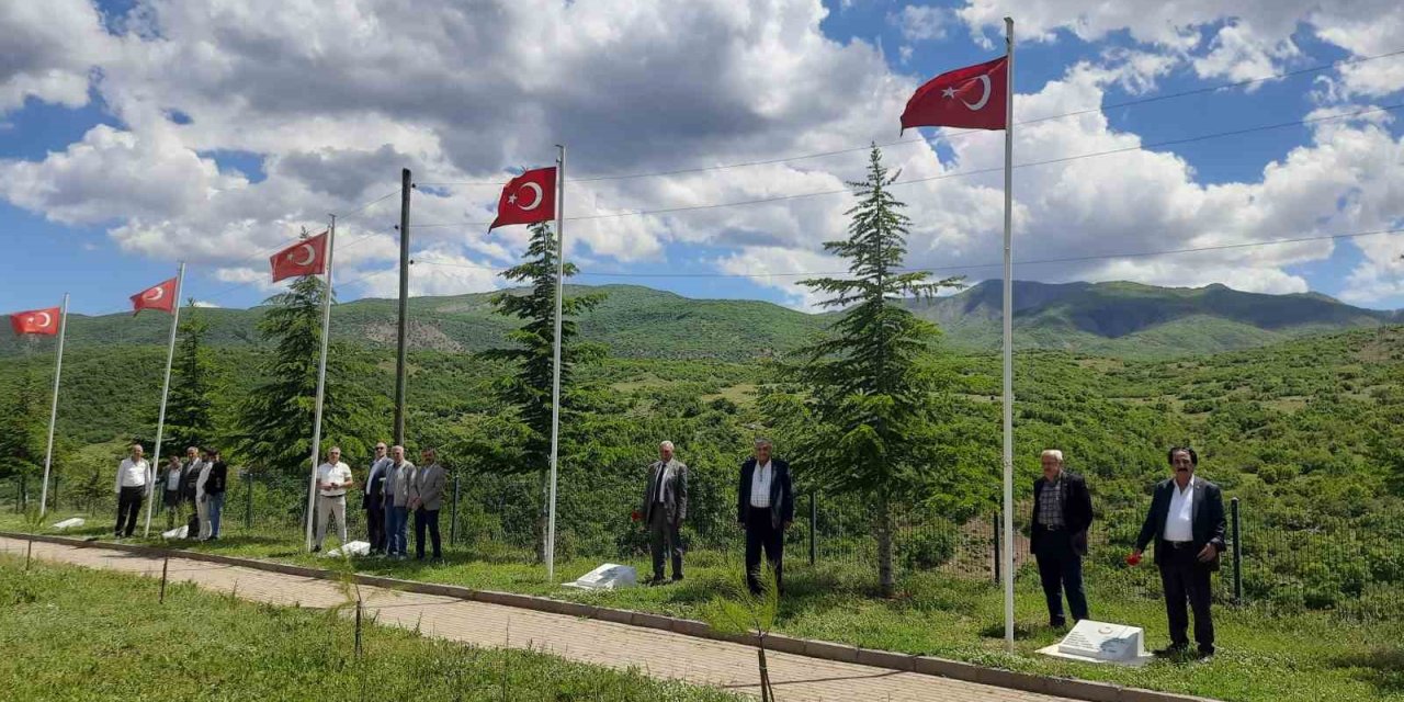 Yıllar birbirini kovalıyor, yürekteki acılar bir türlü dinmiyor