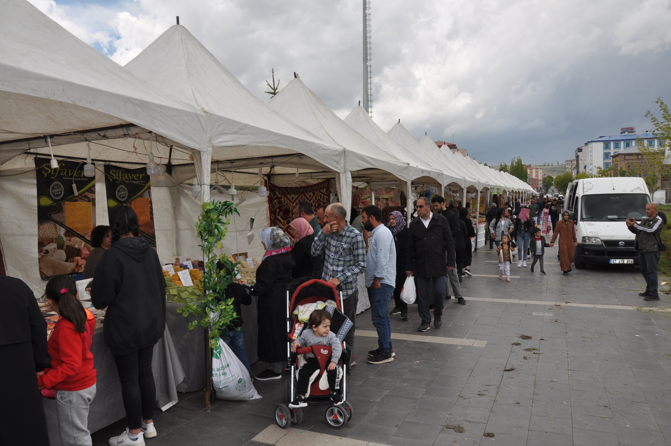 Kars’ta yöresel ürünler fuarı açıldı