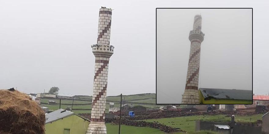 Yıldırım cami minaresine düştü