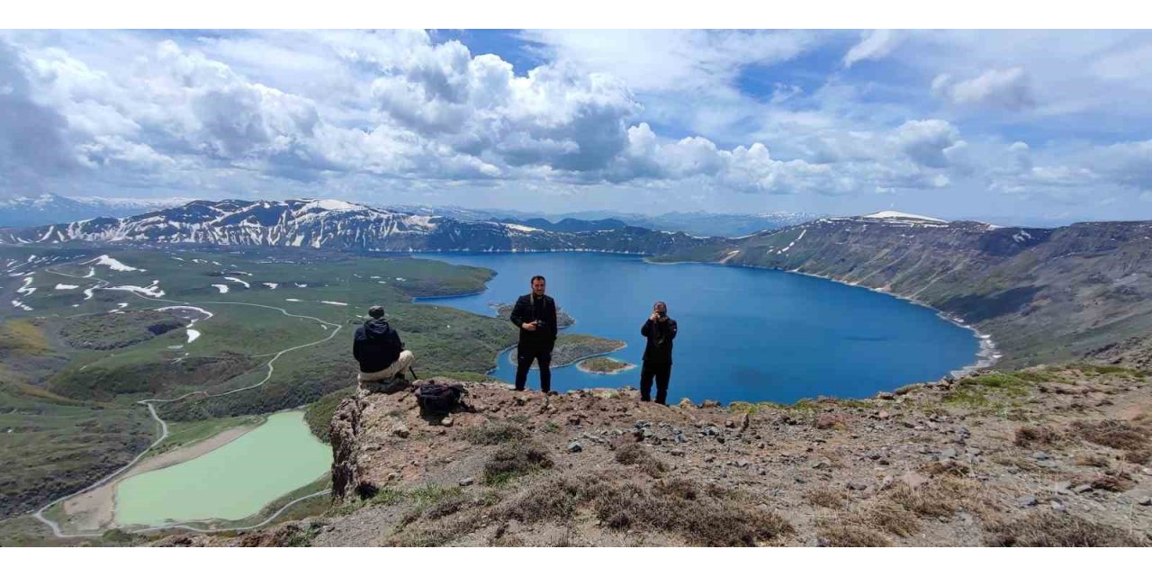 Dünyanın ikinci büyük krateri olan Nemrut, zirveden görüntülendi