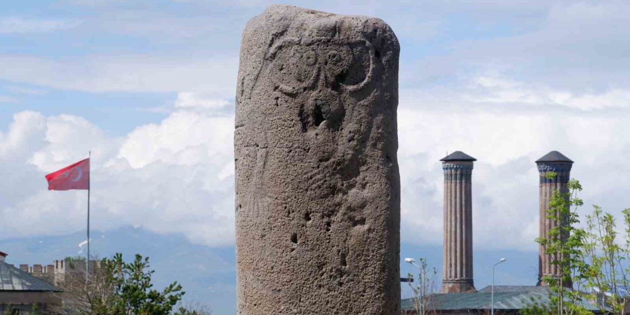 Türk tarihine ışık tutan dikili taş ilgi odağı