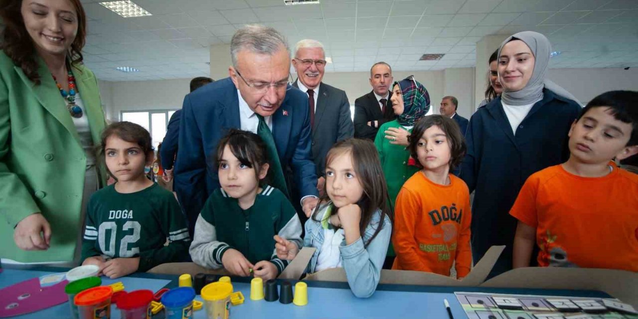 EBYÜ’de  “İlk Okuma ve Yazma Materyal Sergisi” düzenlendi