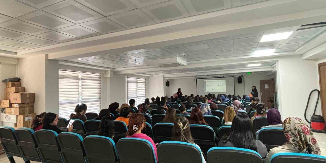 Tunceli’de öğrencilere bağımlılıkla mücadele semineri