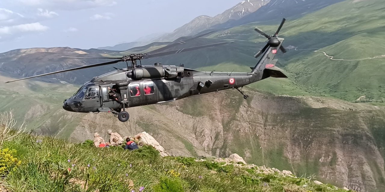 Dağda ayağı kırılan vatandaş helikopter ile kurtarıldı