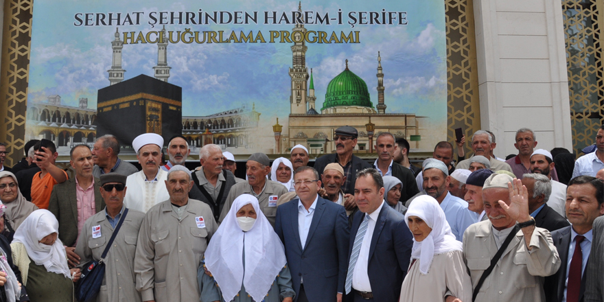 Kars’tan hacı adayları kutsal topraklara uğurlandı