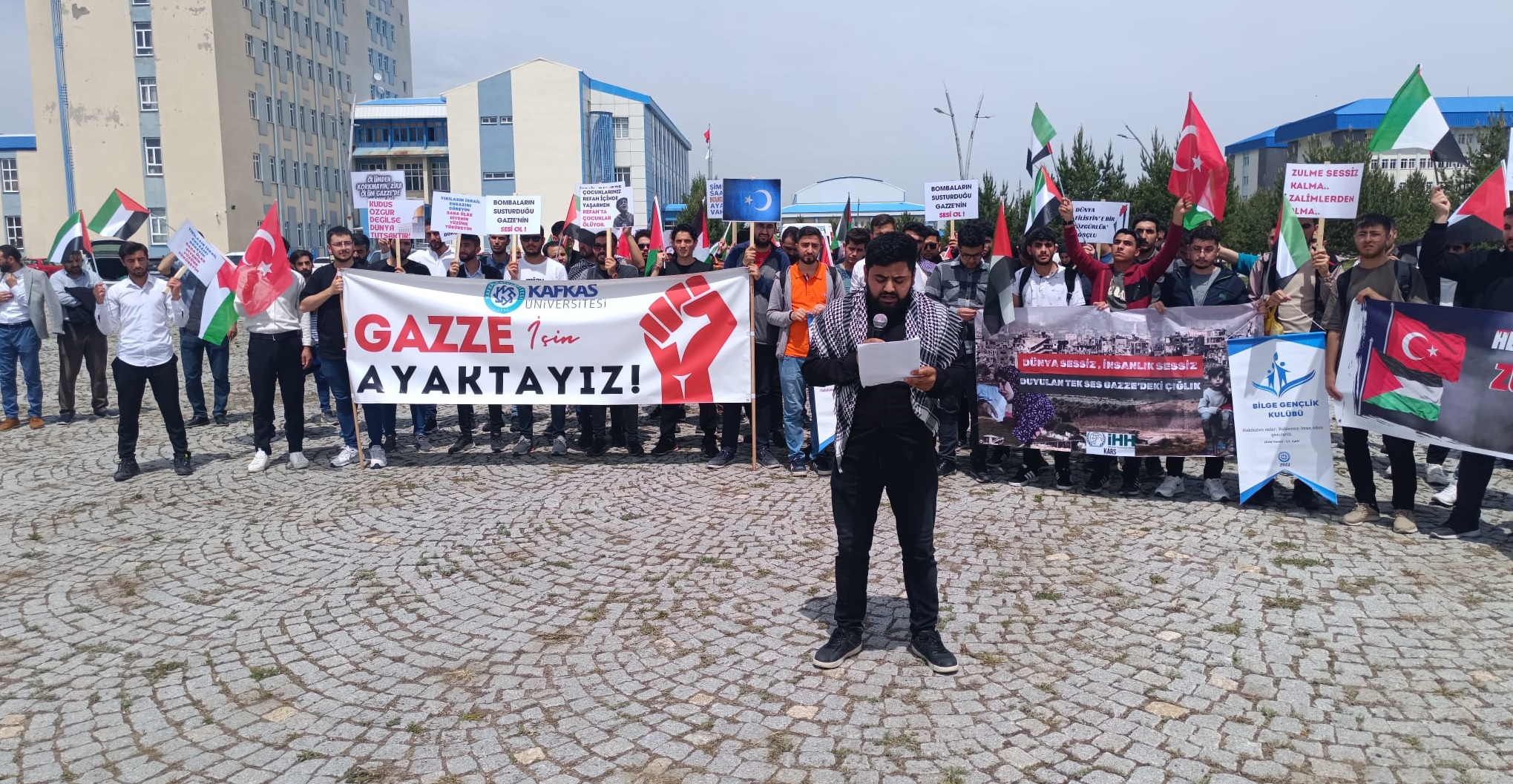 KAÜ Bilge Gençlik Kulübü Filistin’e destek yürüyüşü düzenledi