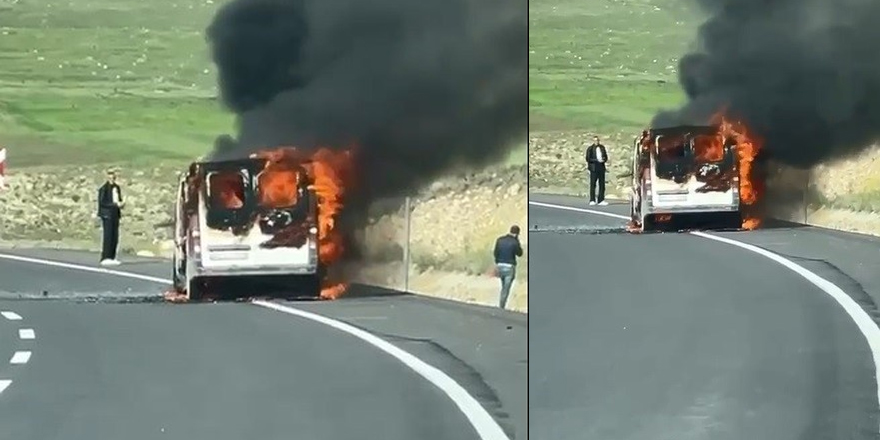 Sarıkamış’ta seyir halindeki ticari araç alev alev yandı