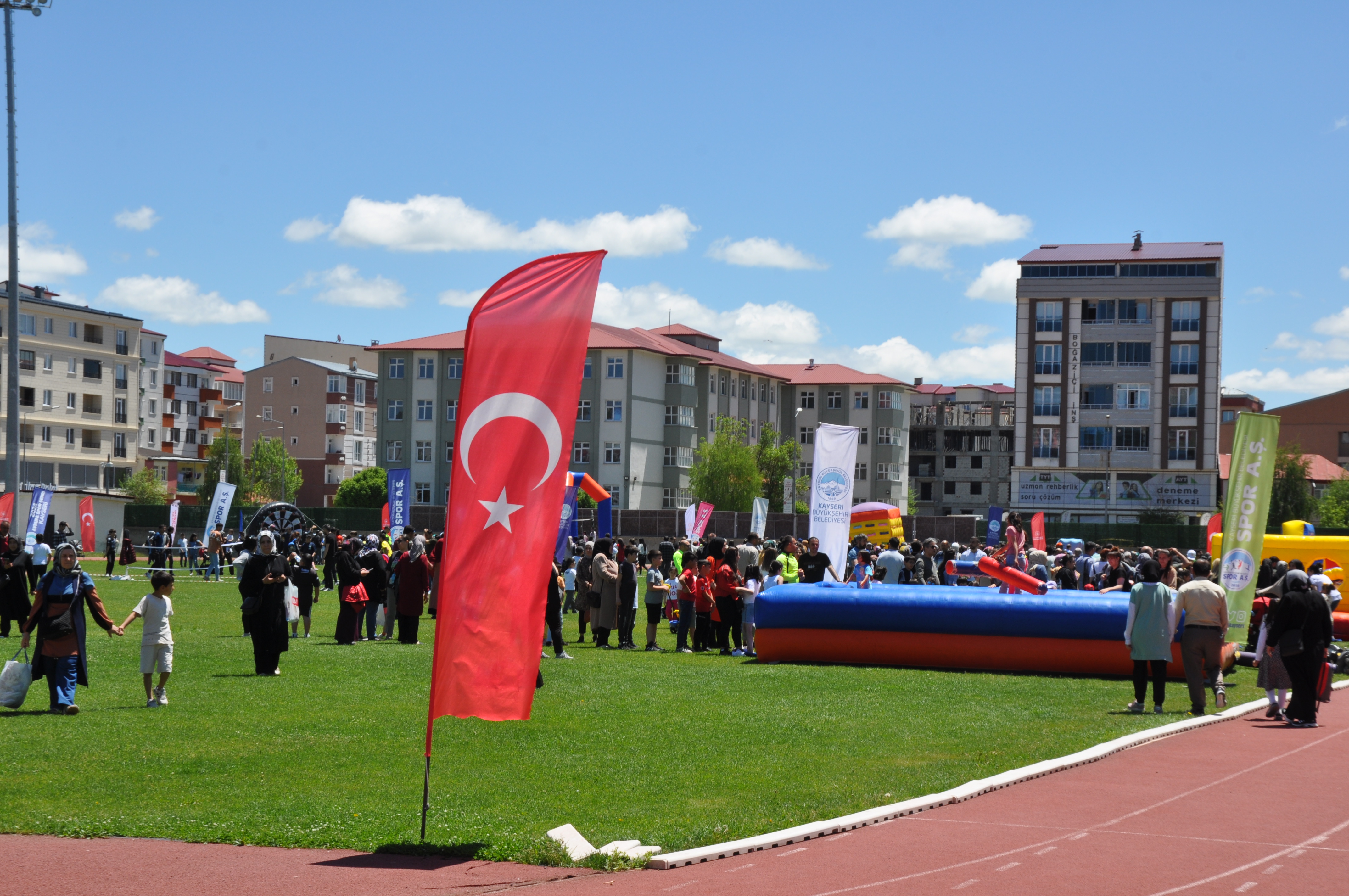 Kars’ta Çocuk Şenliği ilgi görüyor