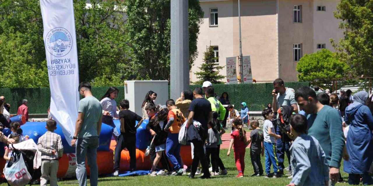 Kars’ta Çocuk Şenliği’ne yoğun ilgi