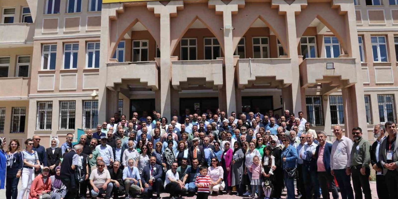 Van Atatürk Lisesi mezunları bir araya geldi