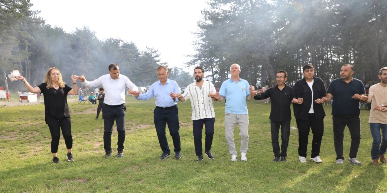Dadaşlar yayla şenliğinde buluştu