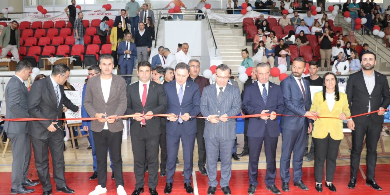 Hakkâri’de yılsonu sergisi”