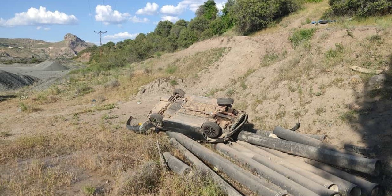 Elazığ’da otomobil şarampole yuvarlandı: 1 ölü, 6 yaralı