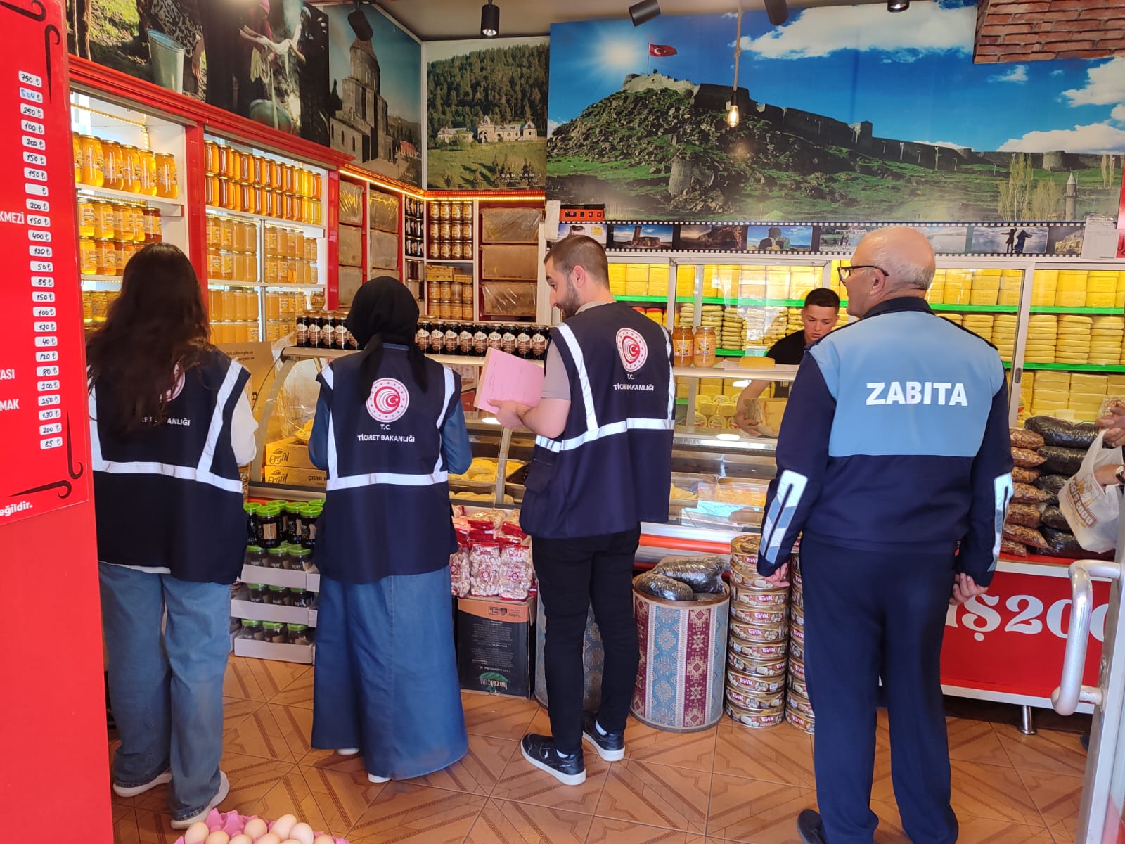 Kars’ta zincir marketlerde fiyat denetimi yapıldı