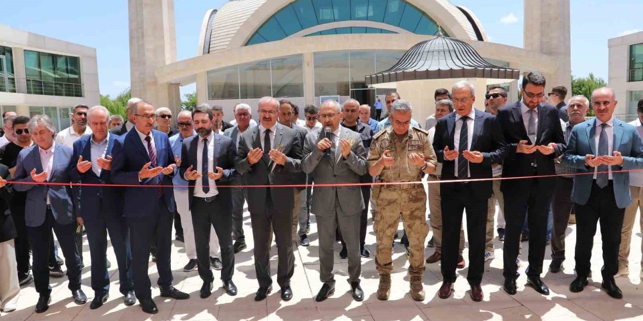 FÜ’de İlahiyat Fakültesi Gençlik Merkezi açıldı