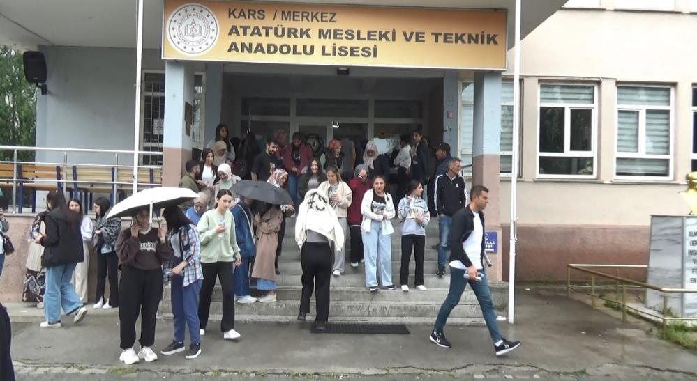 Kars’ta 11 bin 215 kişi YKS sınavında ter döktü