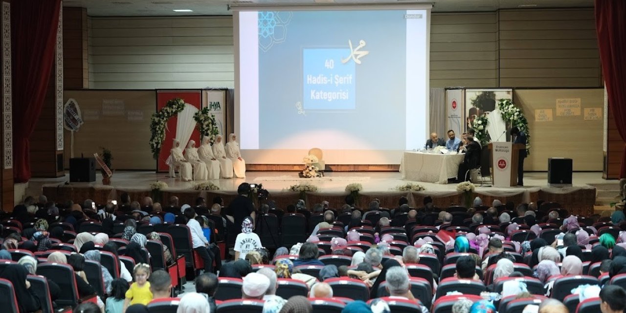 Üç ayrı kategoride ezbere Hadis-İ Şerif Metin ve Mana Okuma Yarışması düzenlendi