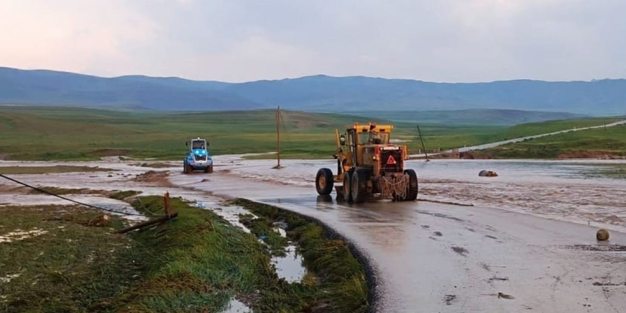 Başkale’de tarım arazileri sel suları altında kaldı