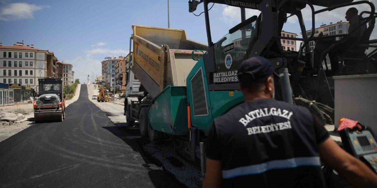 Battalgazi Belediyesi yol çalışmalarına aralıksız devam ediyor