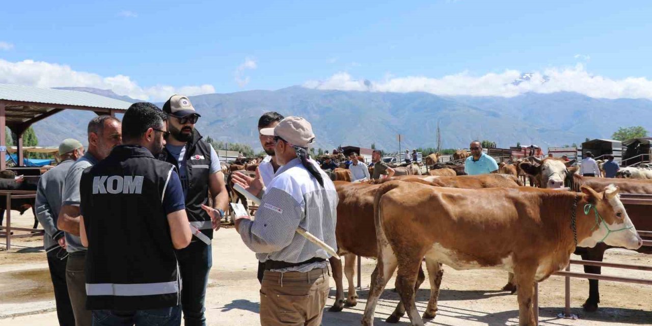 Erzincan polisinden kurban satıcılarına ’sahte para’ uyarısı