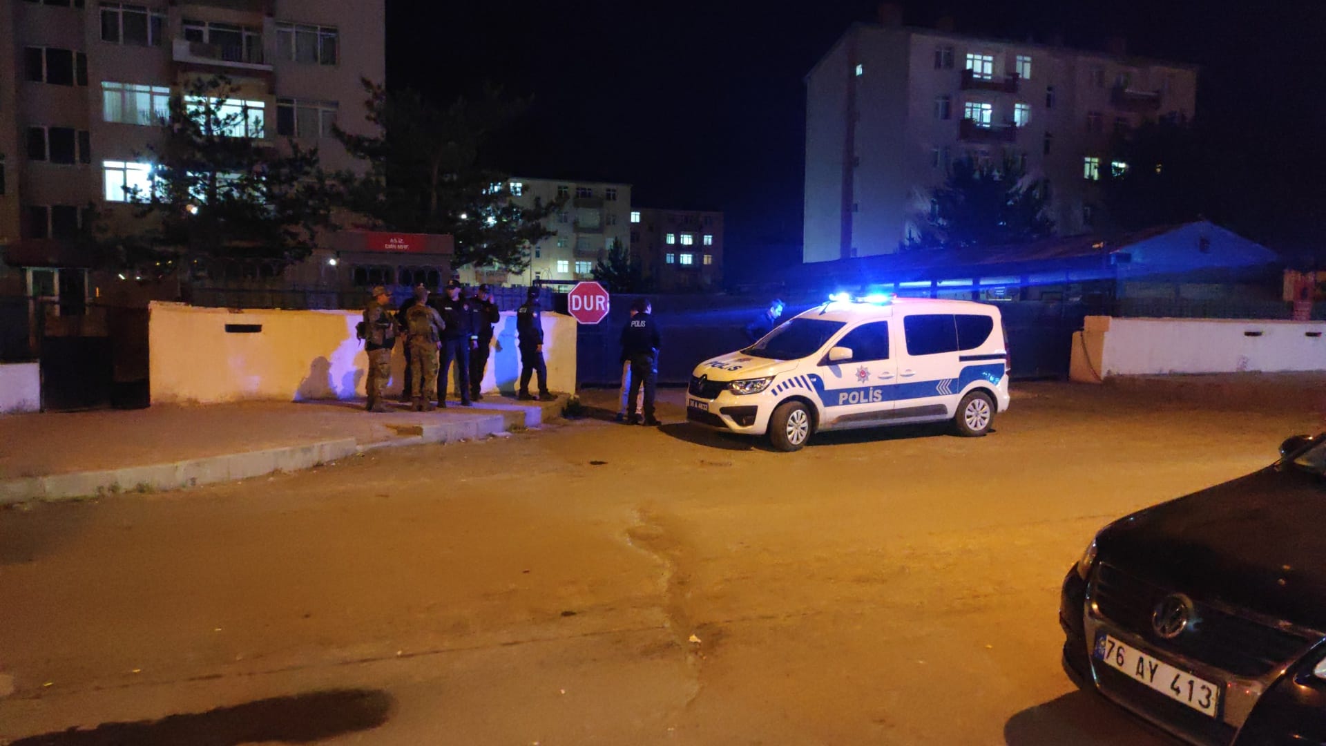 Kars'ta alkollü şahıs polise zor anlar yaşattı