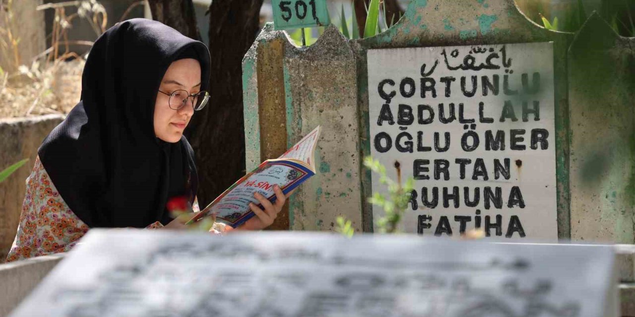 Elazığ’da bayram arefesinde kabir ziyareti