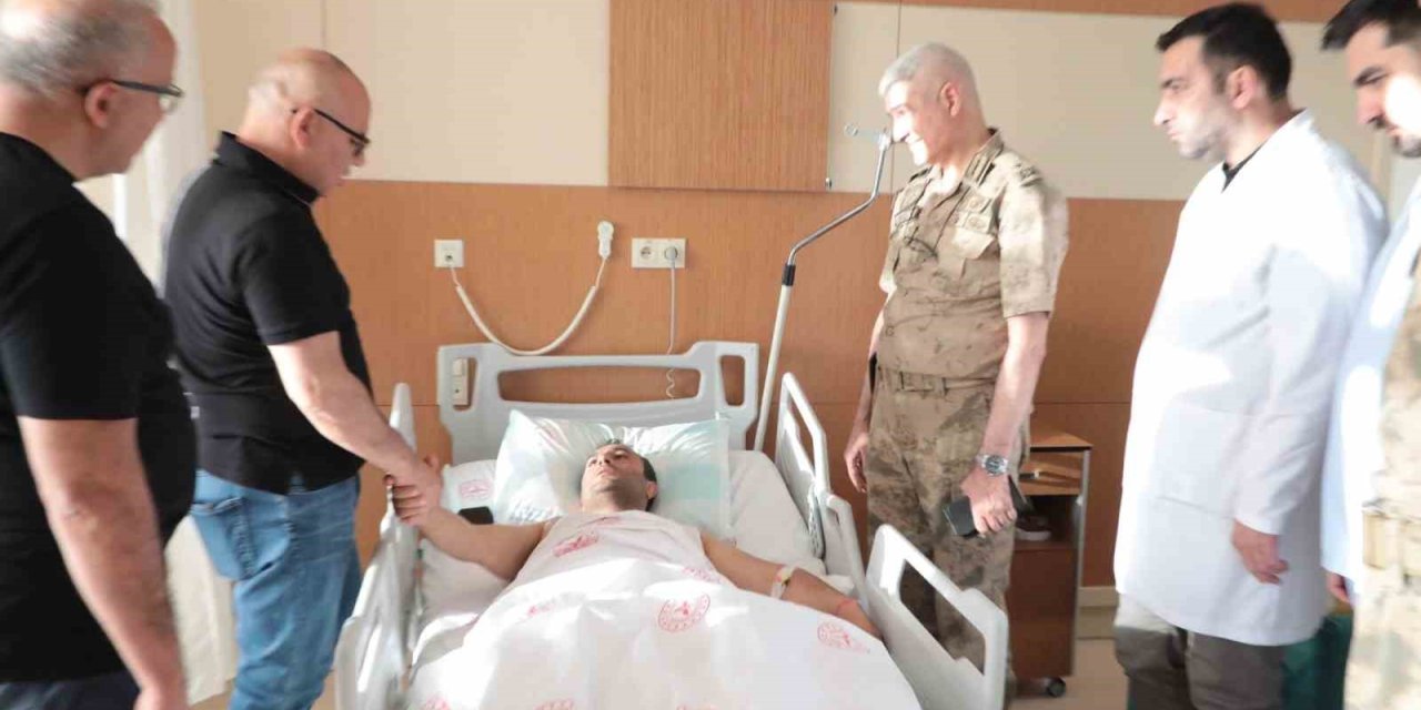 Ağrı Valisi Koç, Kurban Bayramı’nda hastaları ziyaret etti