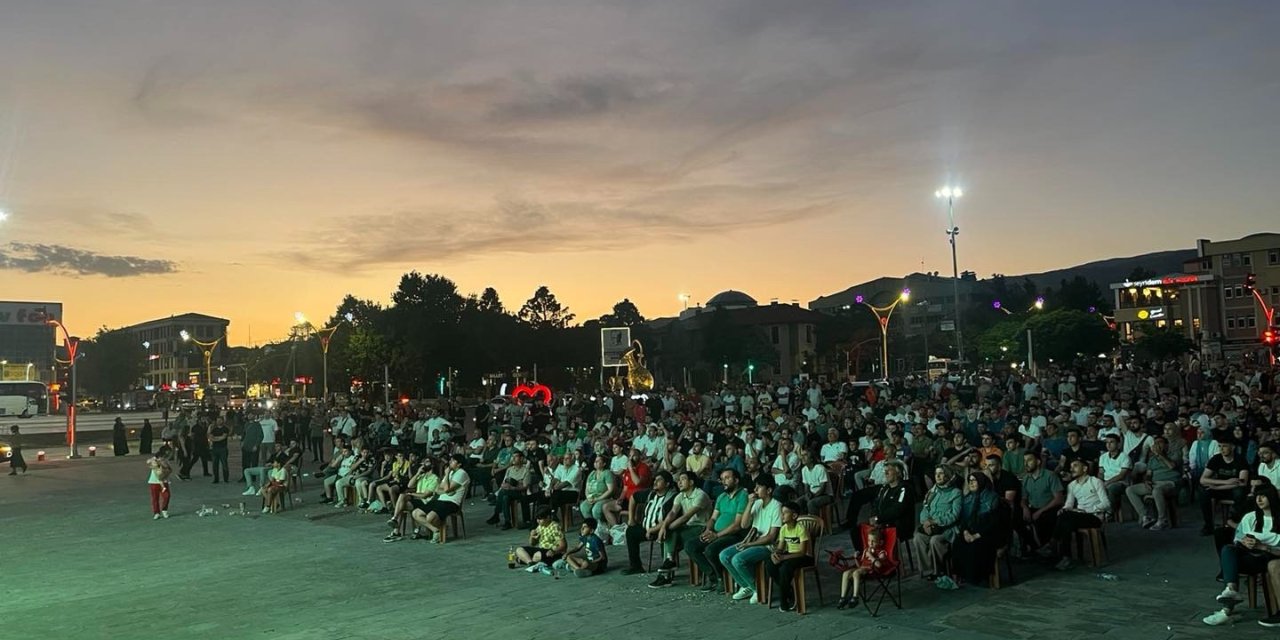 Erzincan’da milli heyecan dev ekranda yaşandı