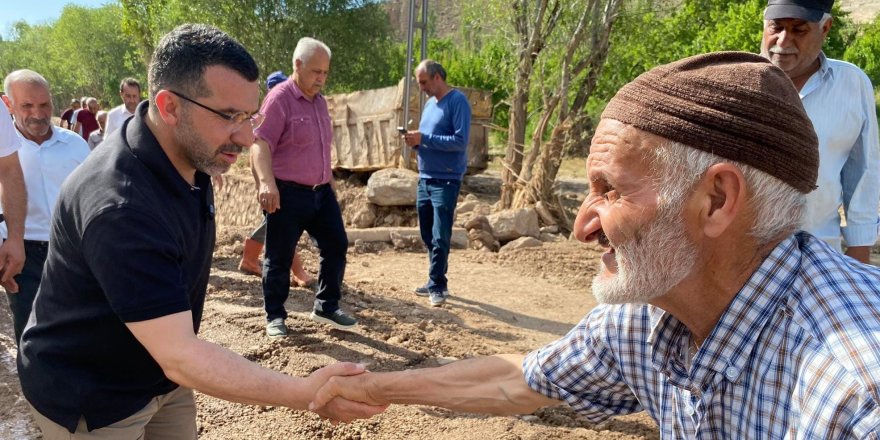 Milletvekili Adem Çalkın, selden etkilenen köyde incelemede bulundu