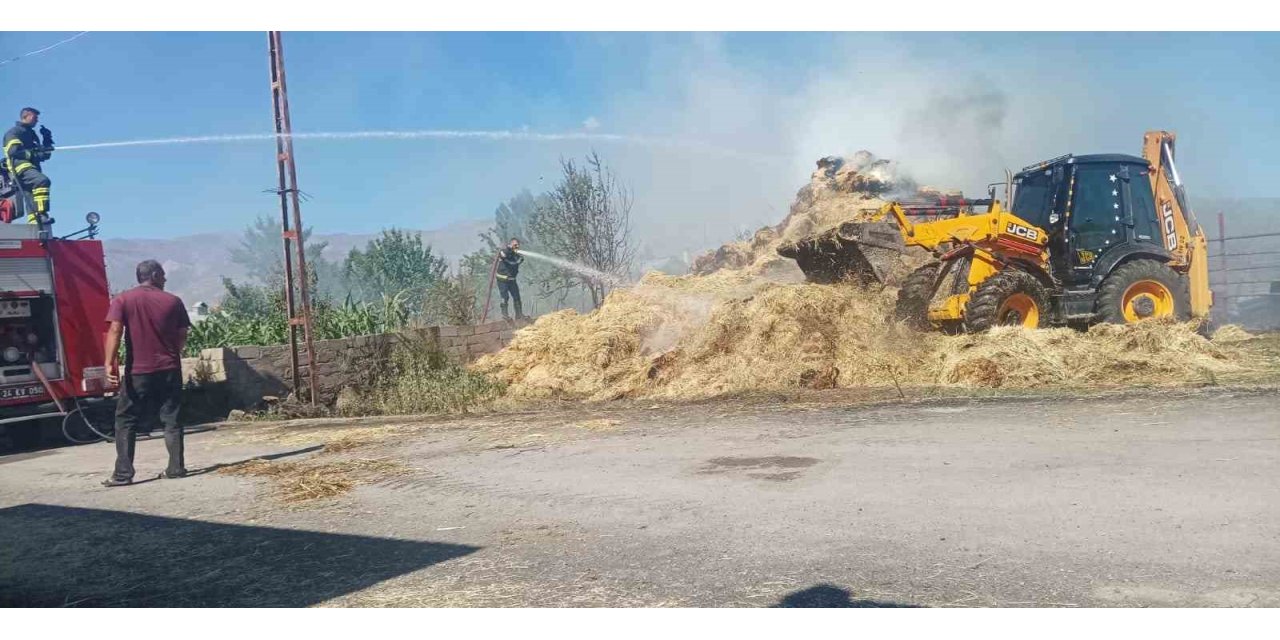 Saman balyalarının bulunduğu alanda çıkan yangın itfaiye tarafından söndürüldü