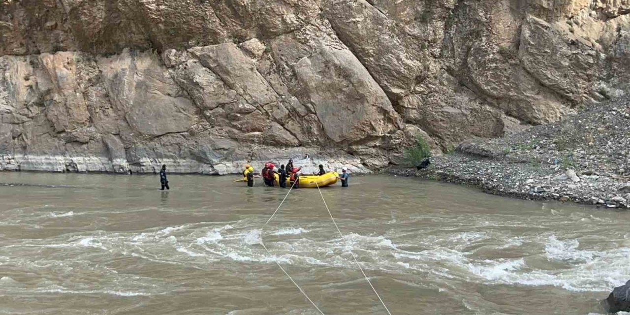 Seyir tepesinden Zap Suyu’na atlayan kızın cesedi bulundu