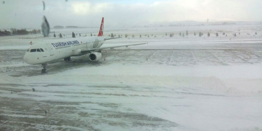 Kars’ta uçak seferleri iptal edildi