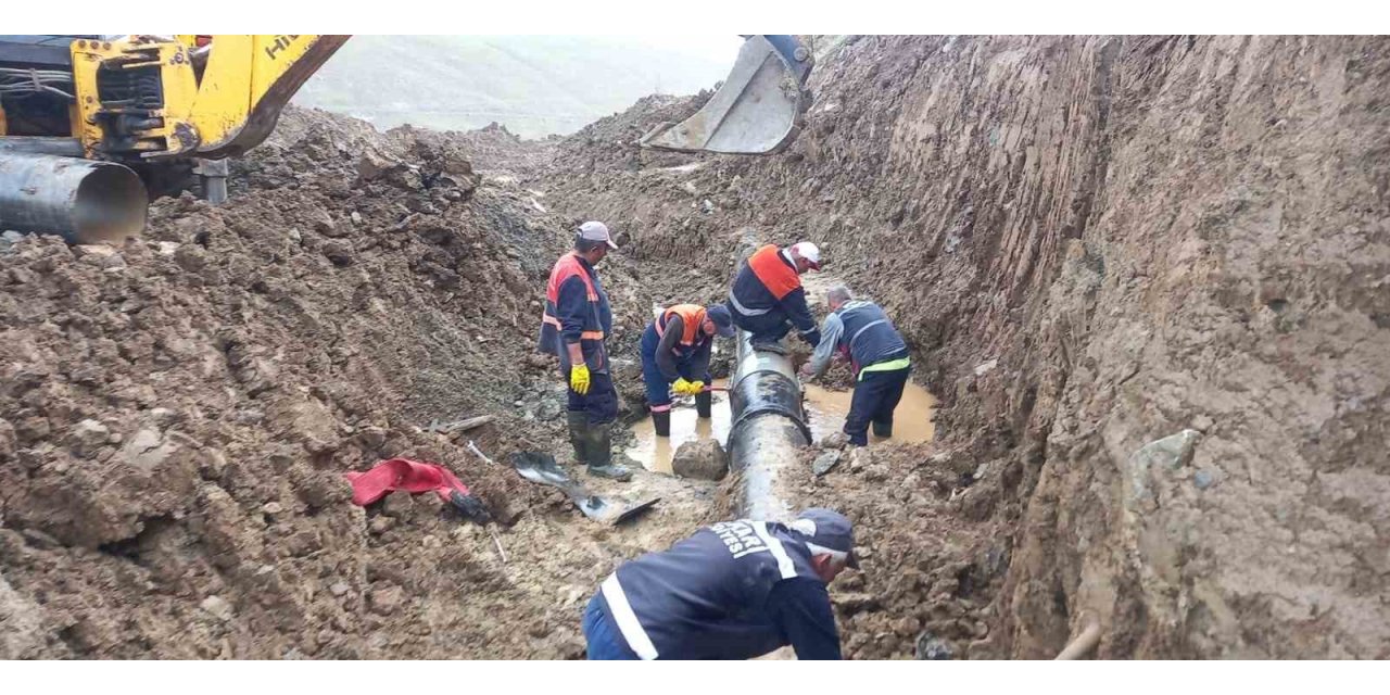 Hakkari’de 3 bin 500 rakımdaki su arızası giderildi