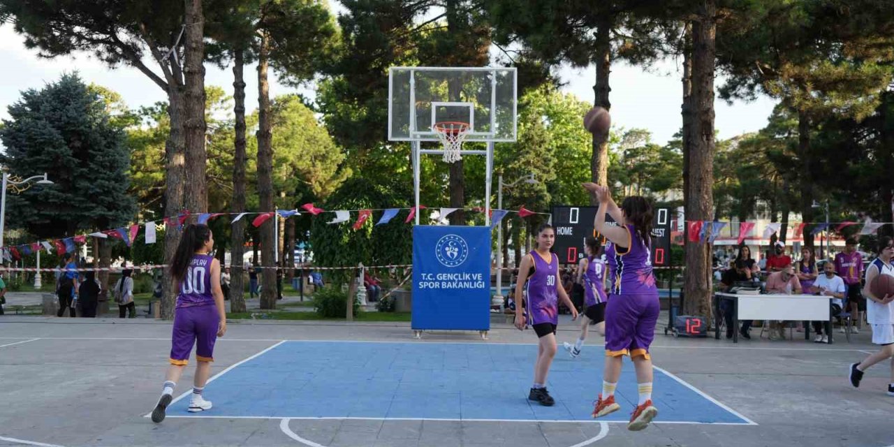 Erzincan’da "Sokaklar Bizim 3x3 Basketbol Gençlik Kupası" başladı