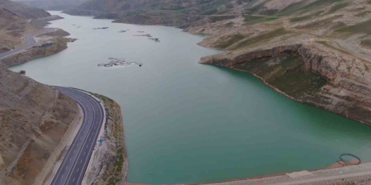 Van’da rekor yağışlar barajları tamamen doldurdu