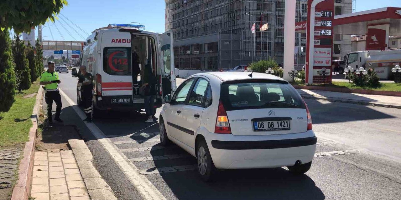 Otomobilin çarptığı yaya yaralandı