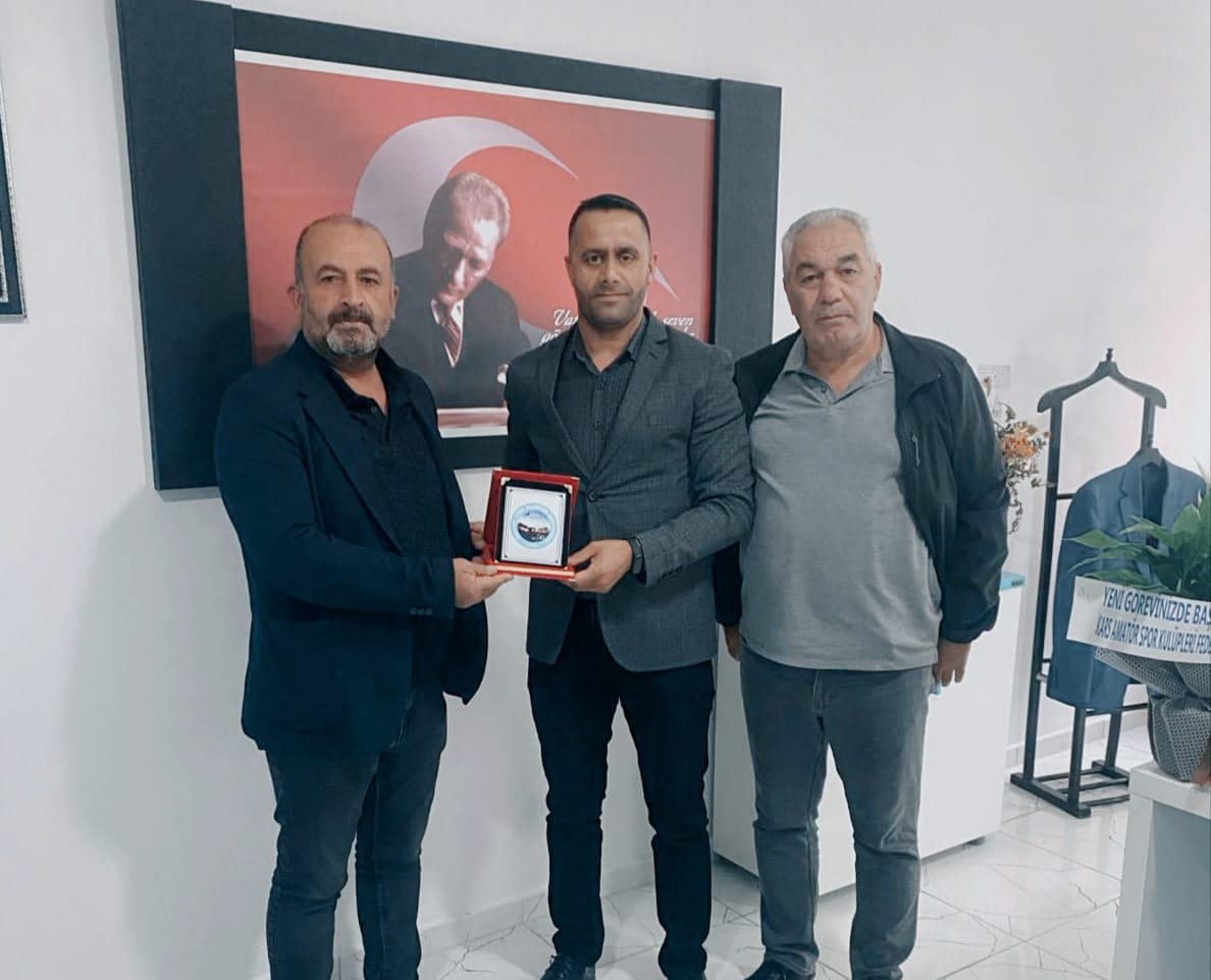 Altunterim ve Akıl'dan Avinca'ya plaket