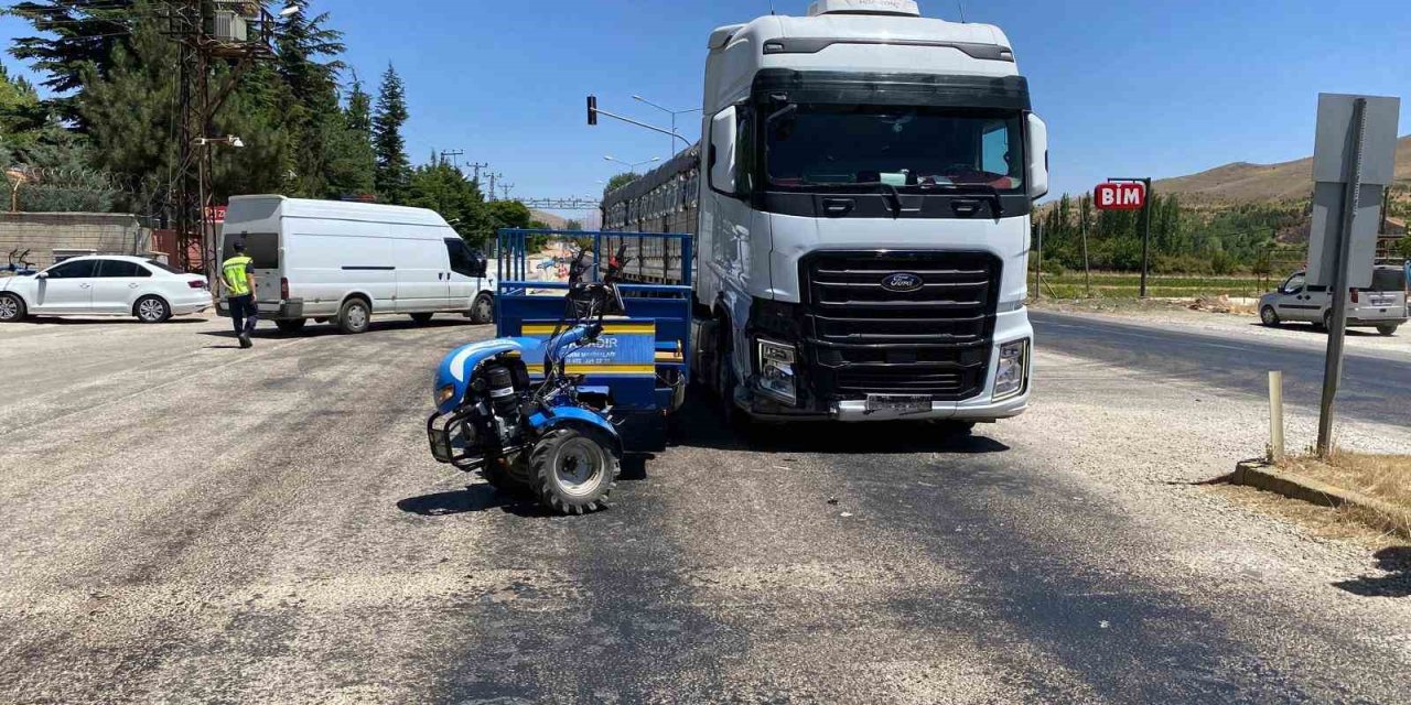 Malatya’da kamyon ile pat pat motoru çarpıştı:1 yaralı