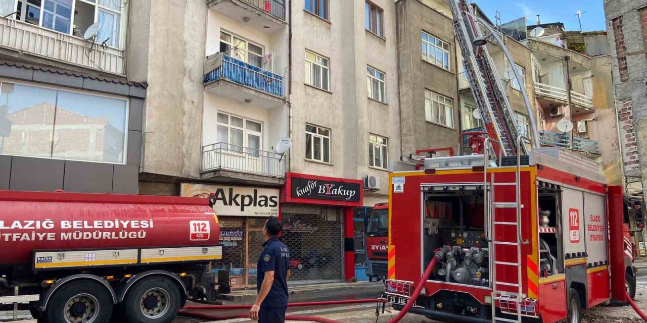 Elazığ’da çatı yangını