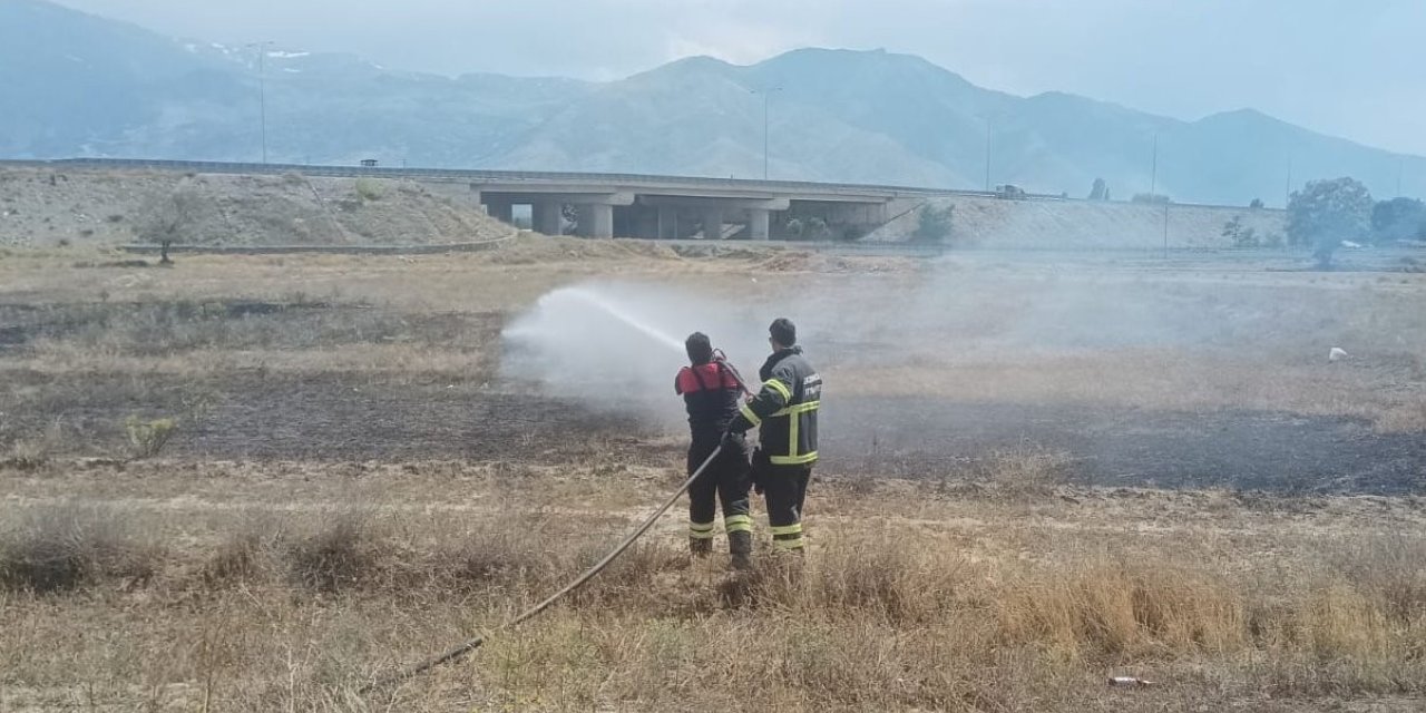 Erzincan’da örtü yangını büyümeden söndürüldü