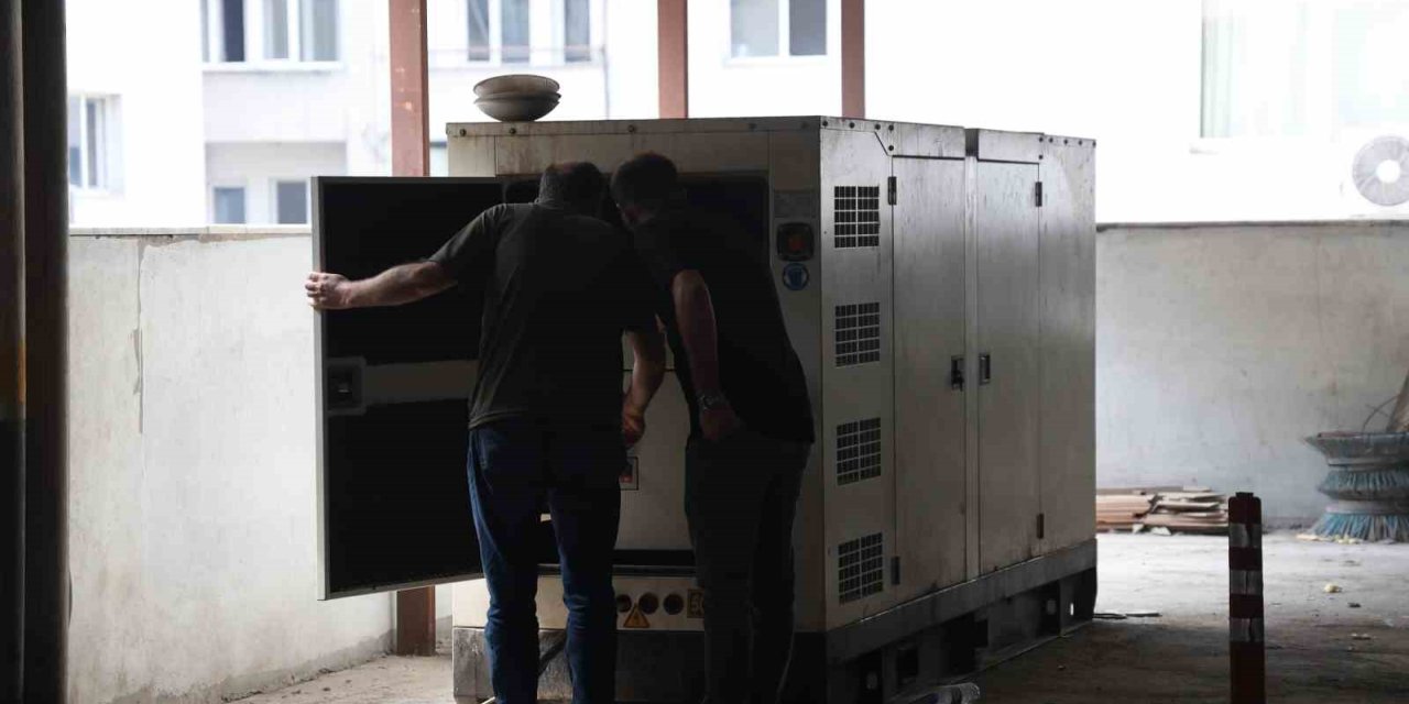 Elazığ’da sık sık yaşanan elektrik kesintisi esnafı bezdirdi