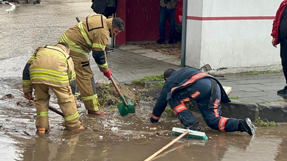 Sarıkamış’ta sağanak yağış hayatı olumsuz etkiledi