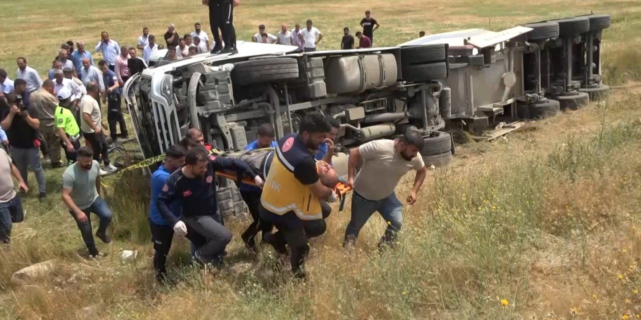 Muş’ta çimento aracı kaza yaptı: 1 yaralı