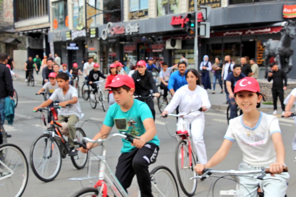 Kars’ta pedallar 15 Temmuz şehitleri için çevrildi