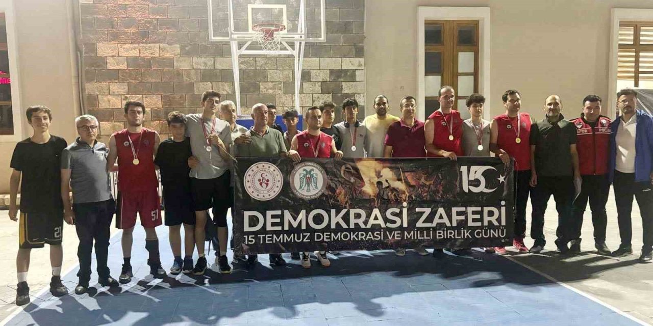 3x3 Sokakta Basketbol Turnuvasının şampiyonu emniyet