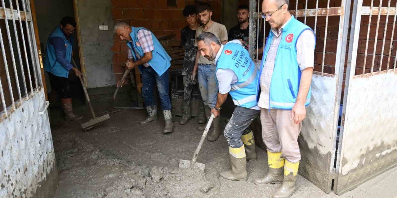 Din görevlileri vatandaşın yardımına koştu