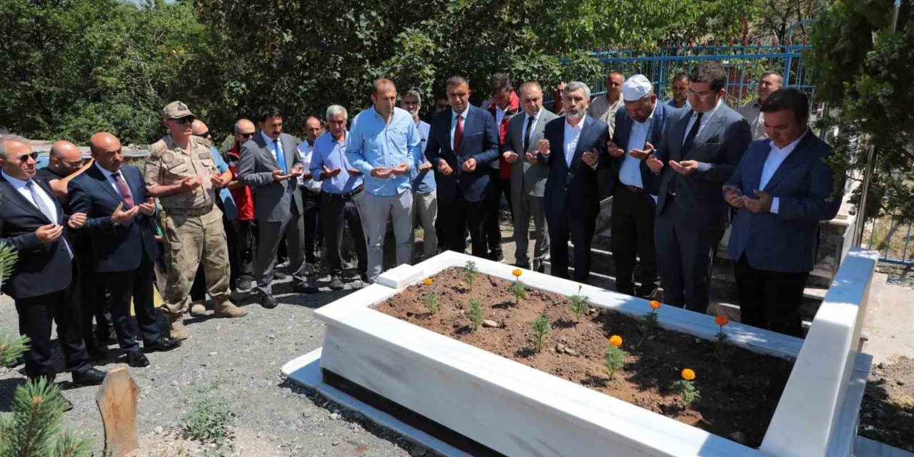 Şehit İsmail Güven’e bayrak asma merasimi düzenlendi